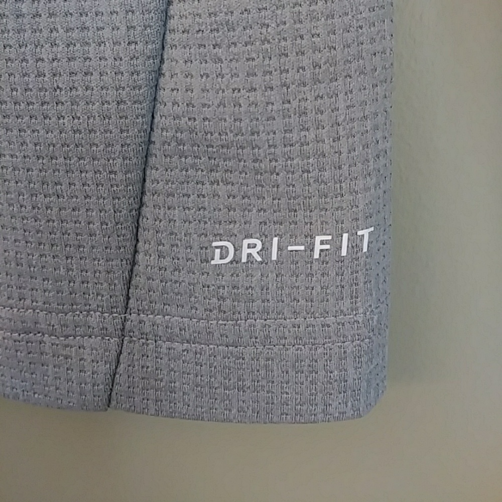 Sale! NWT Nike boys shirt size 4 football - Picture 4 of 6